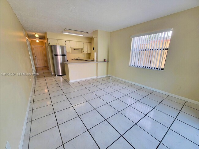 Building Photo - 307 S Ocean Dr