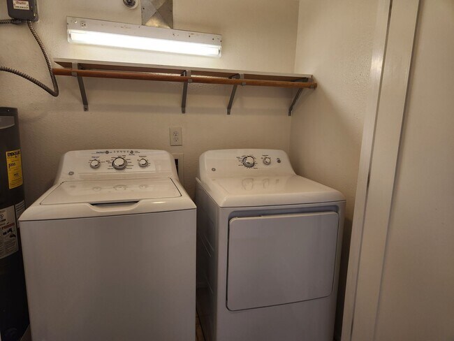 Building Photo - Beautifully updated 2 bed / 2 bath at 4 Seasons North