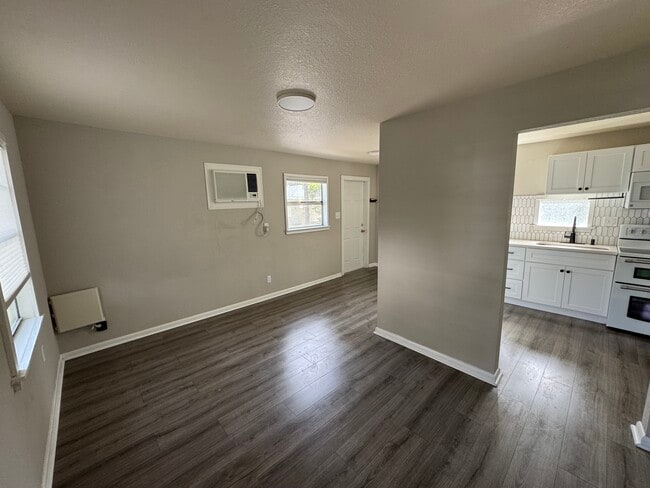 Building Photo - 836 Orange Park Ave