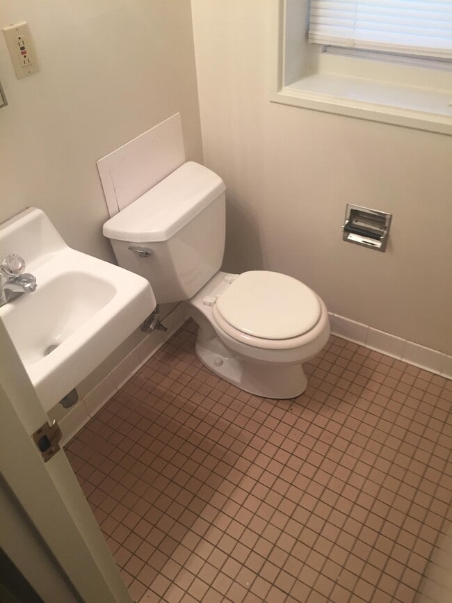 Building Photo - 1840 La Salle Pl