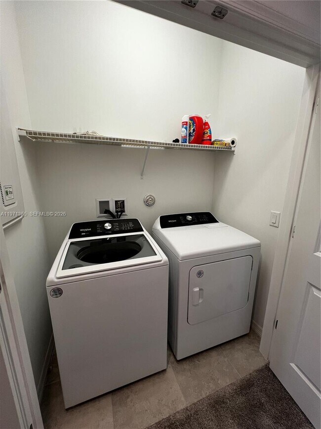 Building Photo - 6140 Planta LN