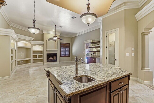 Building Photo - 724 Scott Ln