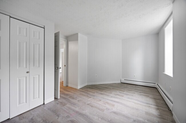 Building Photo - 9 Guiel Pl