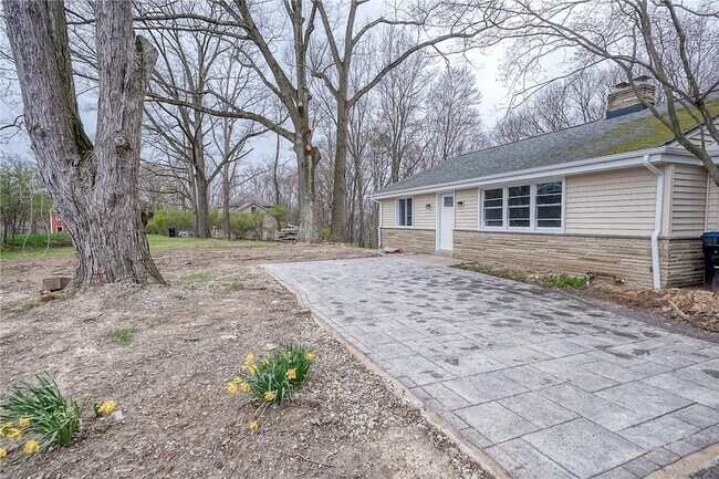 Building Photo - 10431 Linden Rd