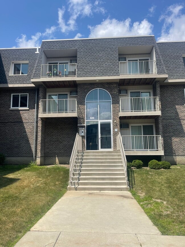 Building Photo - 820 MCINTOSH Ct