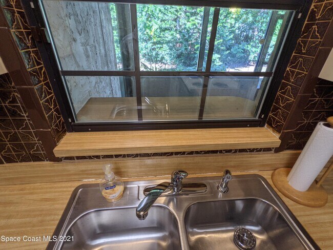 Building Photo - 4205 Grovewood Ln
