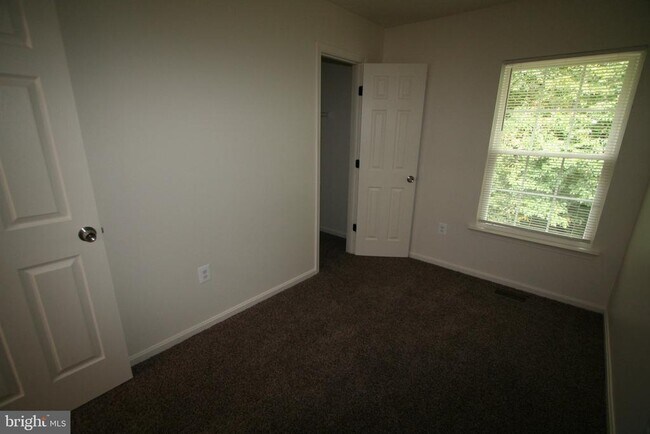 Building Photo - 124 Azalea Ct