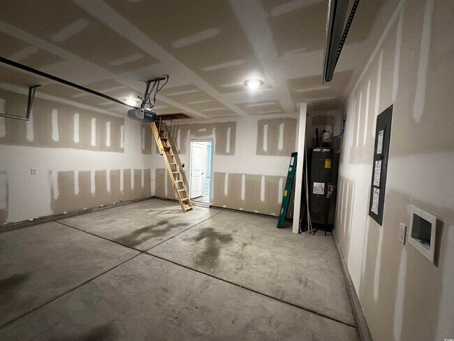 Building Photo - 5175 Yellowstone Dr