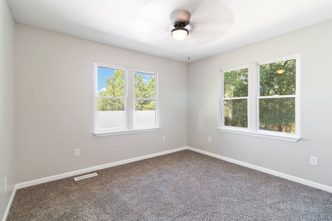 Building Photo - 181 SE State Rte 13