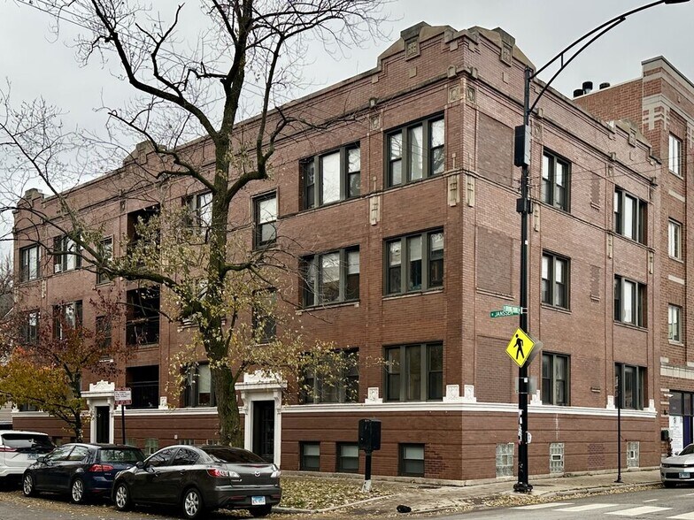 Primary Photo - 3958 N Janssen Ave