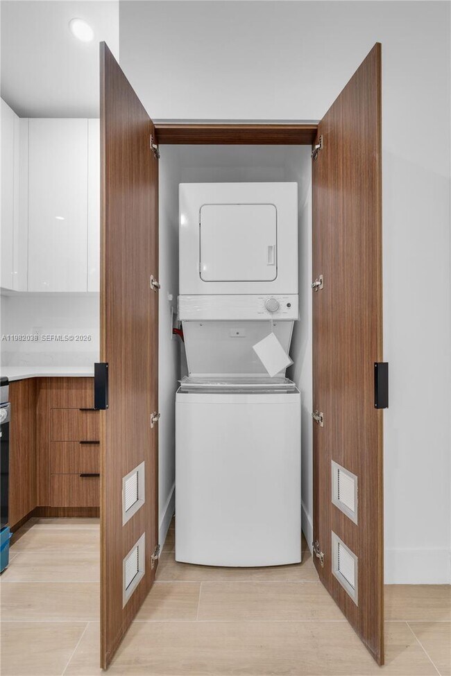 Building Photo - 1037 NW 2nd St