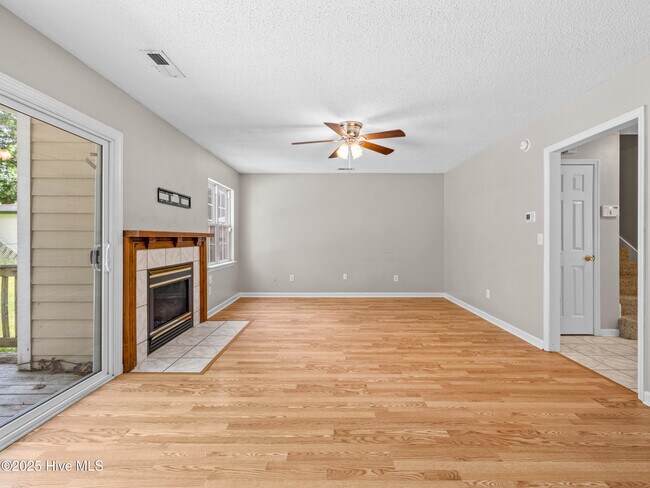 Building Photo - 882 Pine Valley Rd