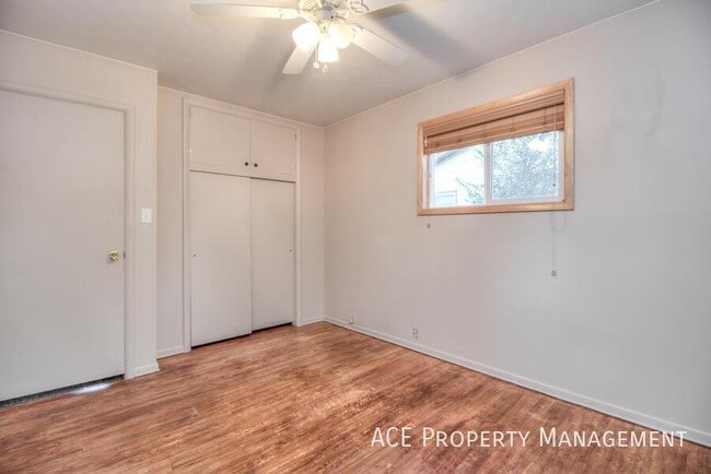 Building Photo - 2717 Lawndale Dr