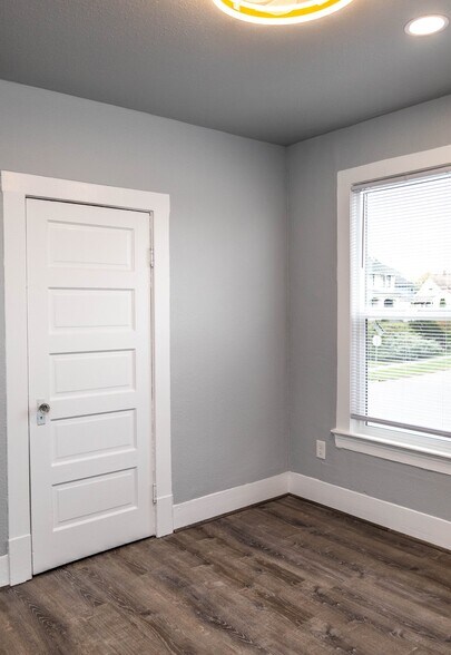 Building Photo - 2402 Rucker Ave