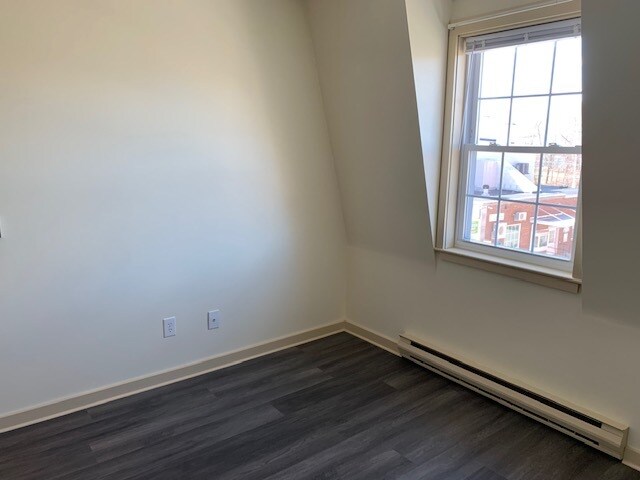 Building Photo - 191 Main St