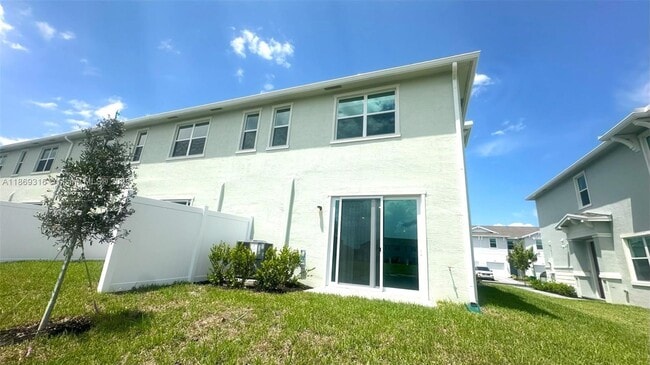 Building Photo - 538 Rivergrass St