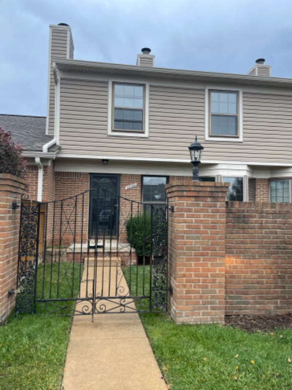 Building Photo - 22098 Edgewater