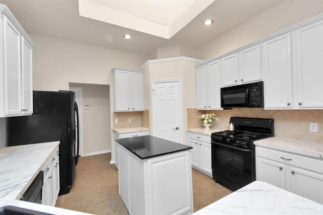 Building Photo - 16510 Bluff Springs Dr