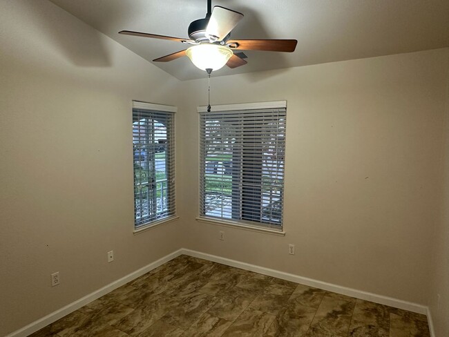 Building Photo - 5449 W Ashland Ct