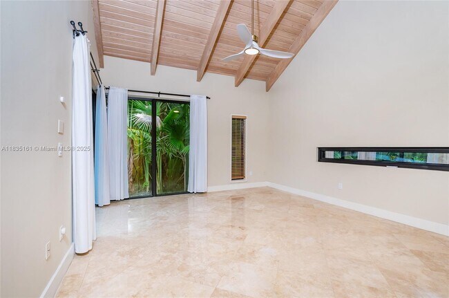 Building Photo - 3400 Poinciana Ave