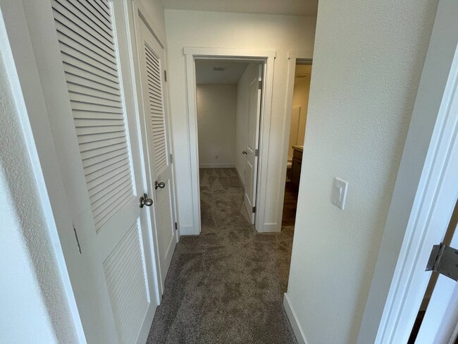 Building Photo - 5427 Edgewood Ln