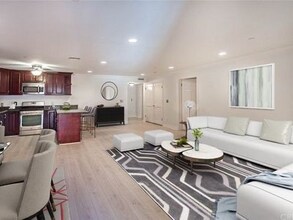 Building Photo - 5264 Satsuma Ave