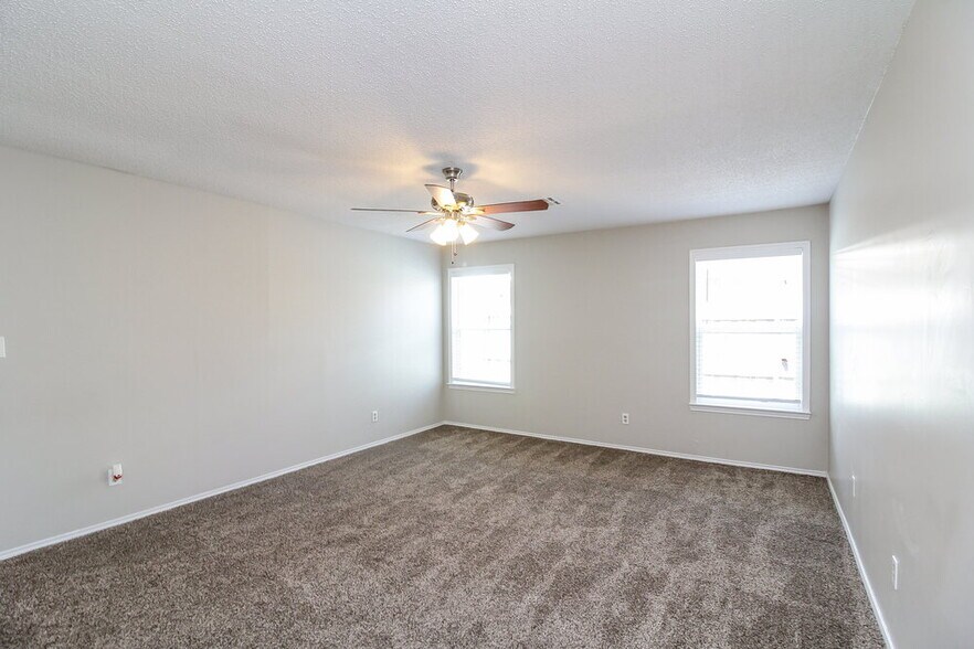 Building Photo - 6419 Twin Spruce Ct