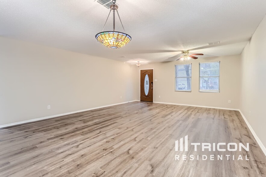 Building Photo - 5421 Pandale Valley Dr