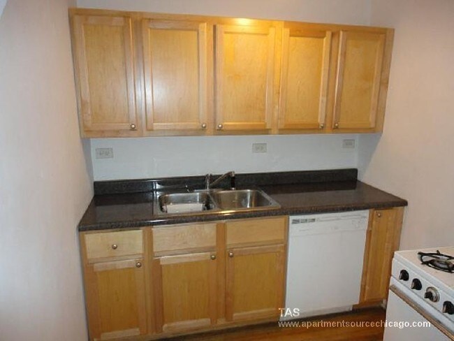 Building Photo - 434 W Surf St