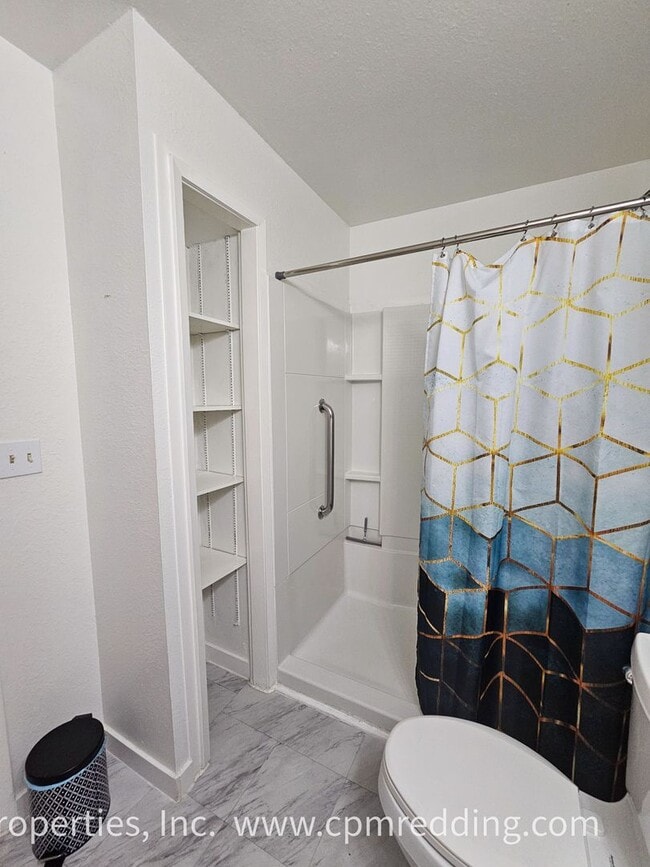 Building Photo - Spacious 3-Bedroom House with Gated Pool i...