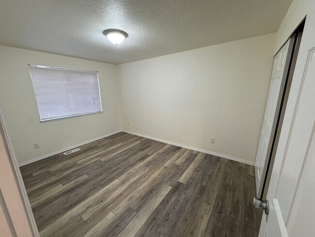 Building Photo - 306 S 20th St