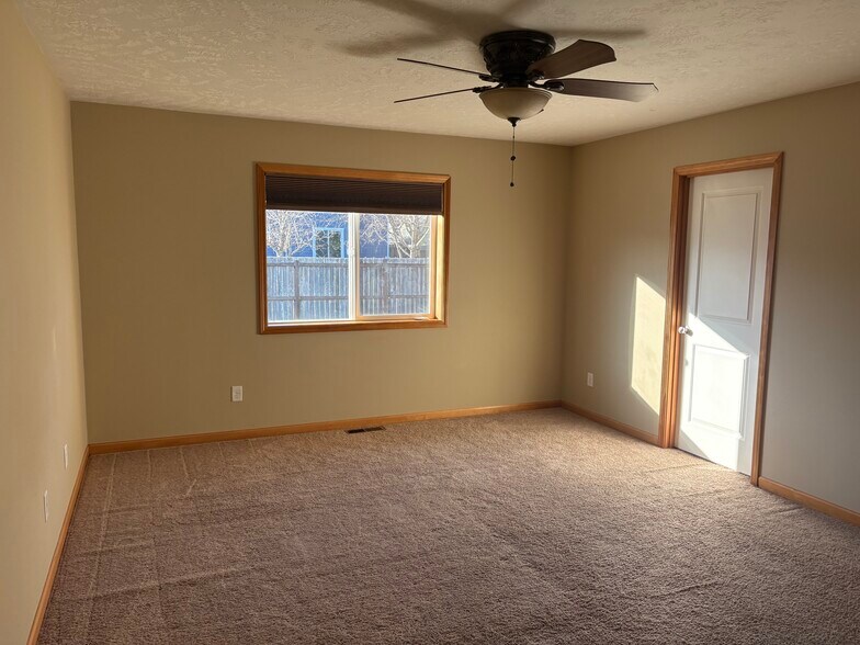 Master - 311 SW Juniper Ave