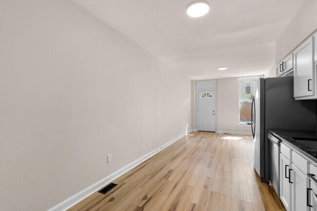 Building Photo - 428 N Patterson Park Ave