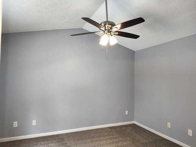 Building Photo - Pristine 2 Story townhome located in the Bennington Place Community!