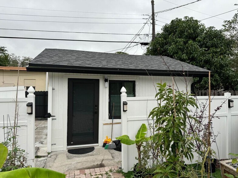 Building Photo - 1495 SW 28th Ave