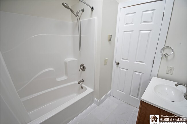 Building Photo - 101 Valley St