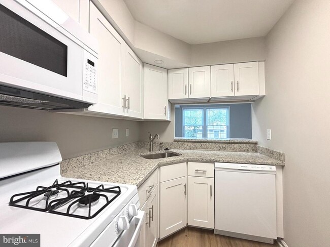 Building Photo - 14421 Gringsby Ct