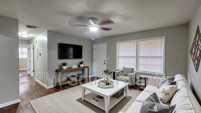 Building Photo - 1028 Tamarack Trail