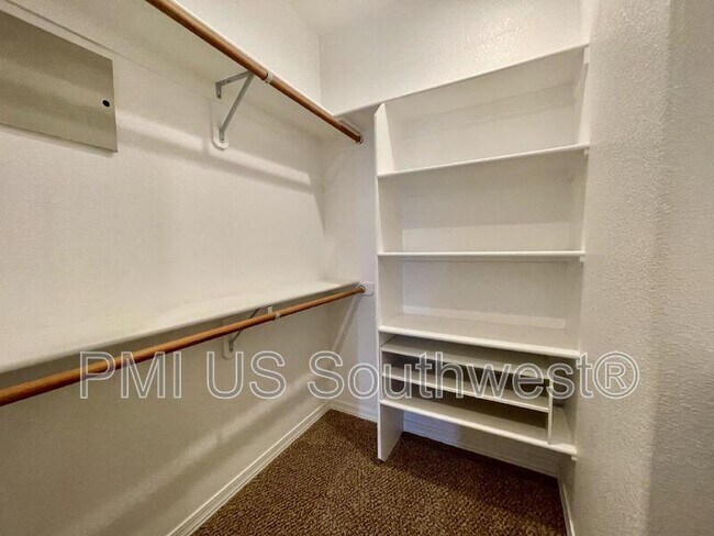 Building Photo - 11 Hickory Knoll Cir