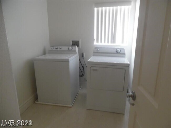 Building Photo - 9737 Valmeyer Ave