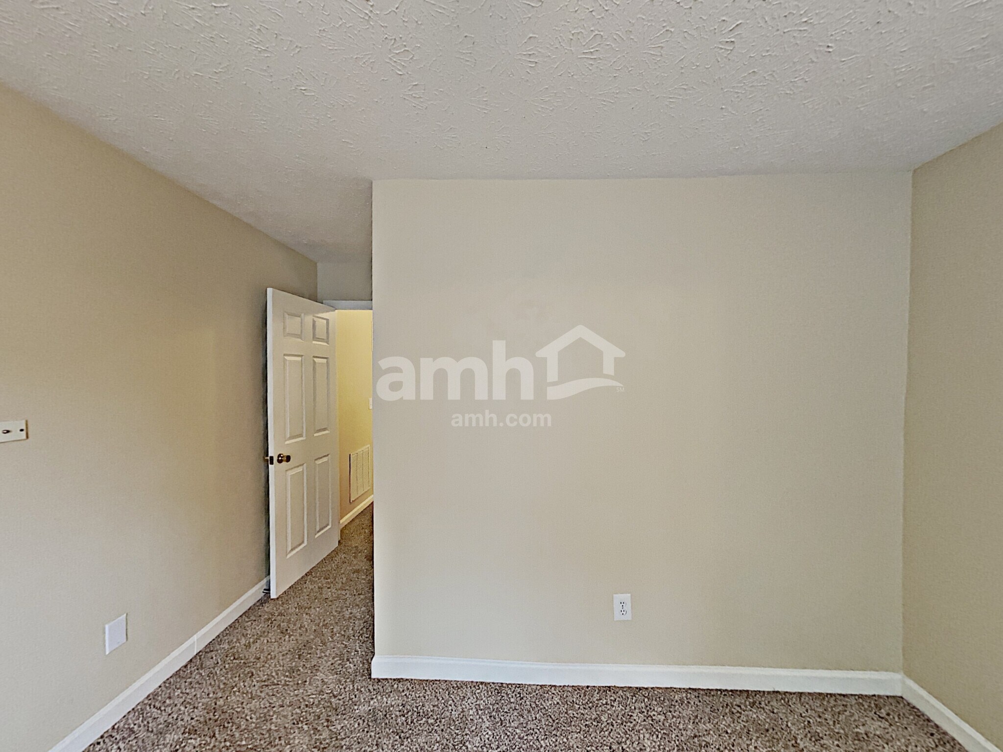 Building Photo - 4810 Lake Park Ter