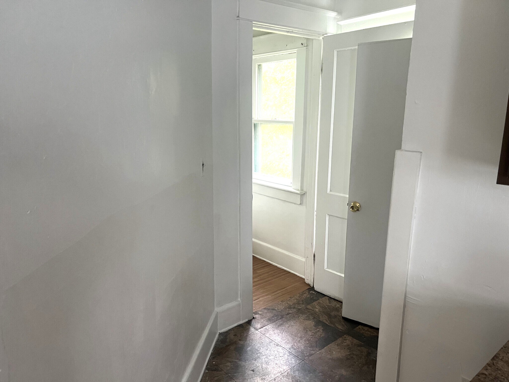 Building Photo - 516 E 22nd St