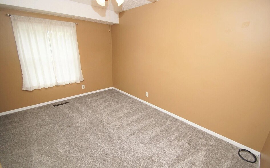 Building Photo - 2609 W 55th St