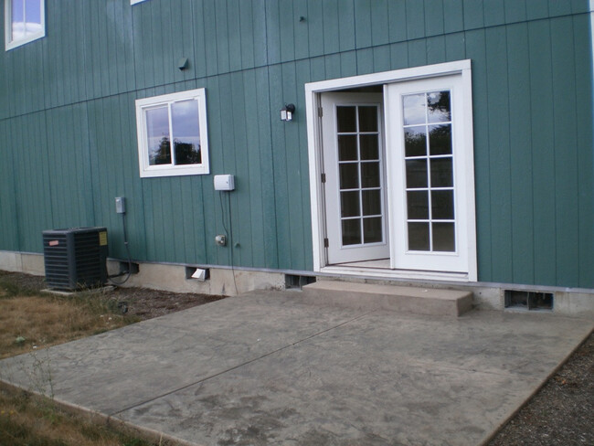 Building Photo - ~Elegant 3 bedroom with Bonus Family Room ...