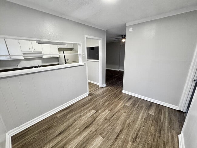 Building Photo - 4130 Pikes Peak Ave