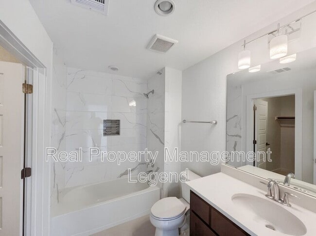 Building Photo - 809 Jamestown Ln