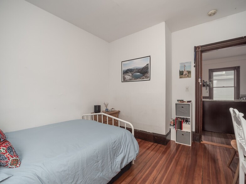 Building Photo - 318 Beacon St