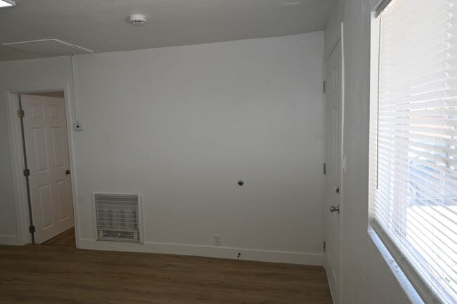 Building Photo - 1610 Marlin Ave