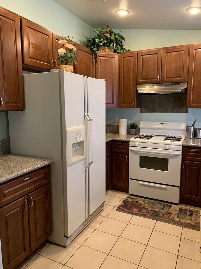 Building Photo - RENT READY!!! 3 BED 2 BATH IN NORTH LAS VEGAS!