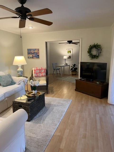 Building Photo - 301 SE Castle Ct